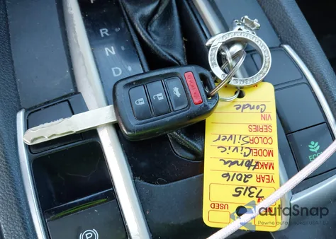 2016 Honda Civic Lx z USA, uszkodzony, nr VIN 19XFC2F56GE211480